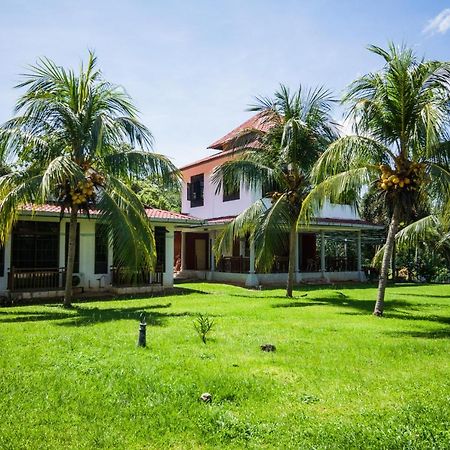 فندق أو واي أو 44033 تيراب إن كوالا نيرانج Kampong Raja المظهر الخارجي الصورة